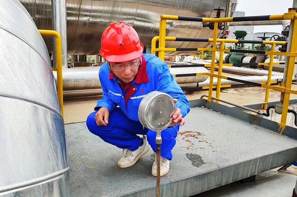 2021年度集团劳动模范、宜昌mg冰球突破硫酸厂硫酸车间主任吴启国吴启国.jpg